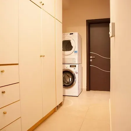 Διαμέρισμα Gerasimos Dream House - 7 Minutes From The Airport Λακήθρα