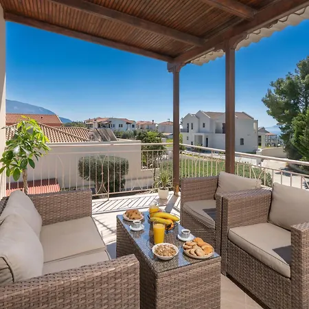 Gerasimos Dream House - 7 Minutes From The Airport Apartment *