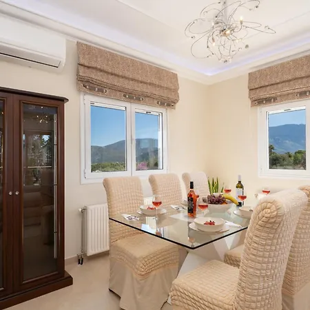 Gerasimos Dream House - 7 Minutes From The Airport Apartment *