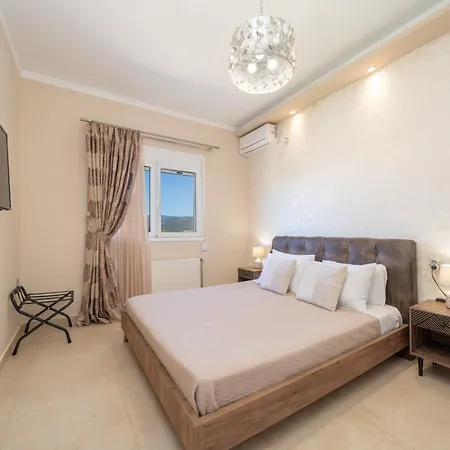 Gerasimos Dream House - 7 Minutes From The Airport Apartment *