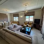 Gerasimos Dream House - 7 Minutes From The Airport Apartment *