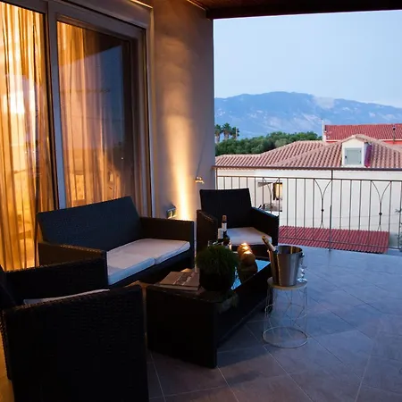 Gerasimos Dream House - 7 Minutes From The Airport Apartment *