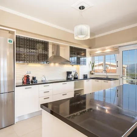 Gerasimos Dream House - 7 Minutes From The Airport Lejlighed *