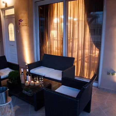 Gerasimos Dream House - 7 Minutes From The Airport Apartmán