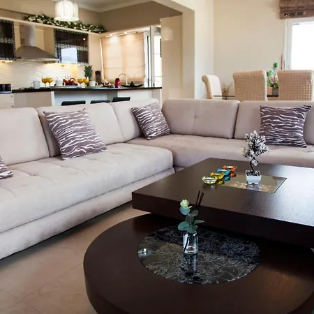 Gerasimos Dream House - 7 Minutes From The Airport